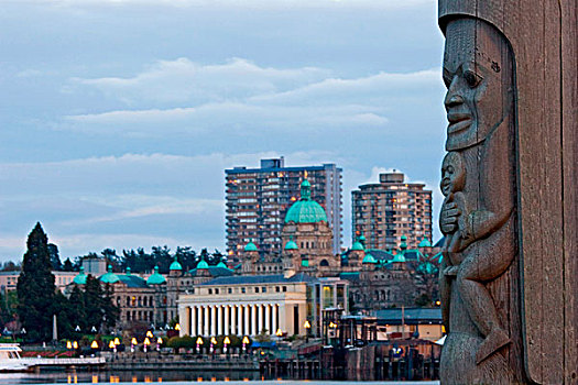 图腾柱,前景,看,上方,内港,国会大厦,维多利亚,加拿大