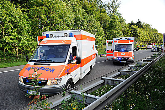救护车,交通,意外,两个,汽车,几个,受伤,人,驾驶,方向,斯图加特,巴登符腾堡,德国,欧洲