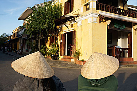 两个人,穿,锥形,帽子,坐,历史,城镇,会安,越南