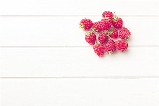 树莓,白色背景,桌子