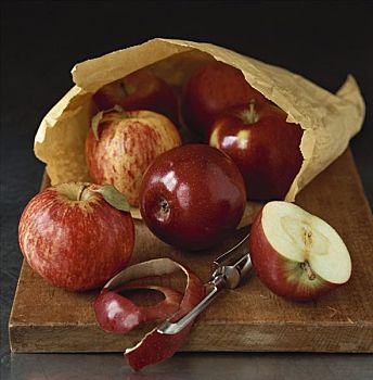 红苹果,平分,苹果皮,纸袋