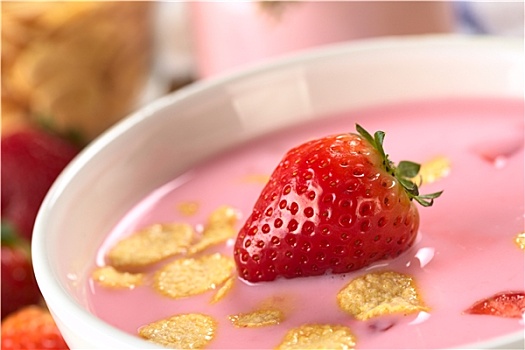 草莓酸奶,玉米片