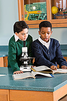 小学,男孩,显微镜,科学实验室