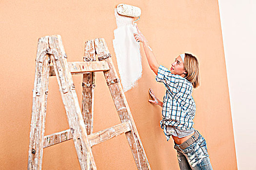 家庭装修,女人,描绘,墙壁,油漆滚