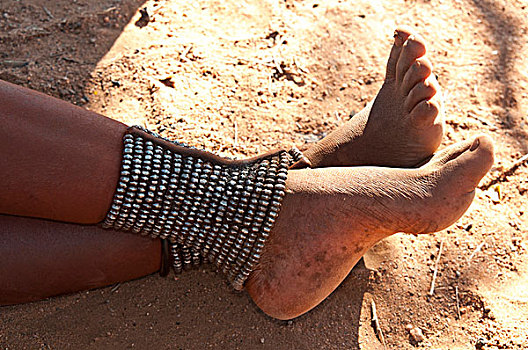 特写,脚,腿,辛巴族妇女,考科韦尔德,纳米比亚,非洲