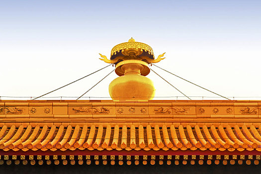 故宫钦安殿顶的金色琉璃瓦与宝顶