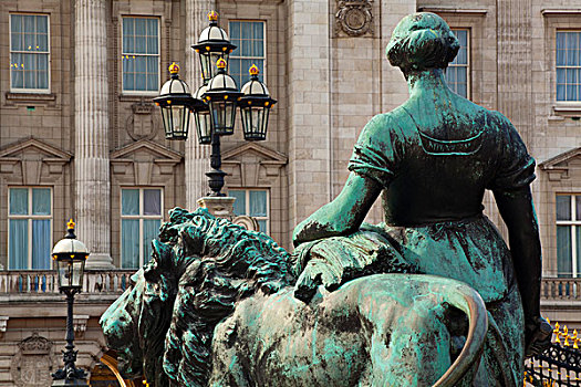 狮子,雕塑,维多利亚皇后,纪念建筑,花园,白金汉宫,威斯敏斯特,伦敦,英格兰