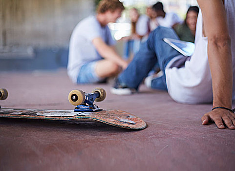 滑板,颠倒,靠近,青少年,朋友,休闲,溜冰场