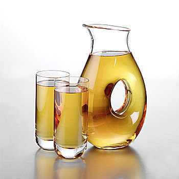 罐,苹果汁,两个,满,玻璃杯