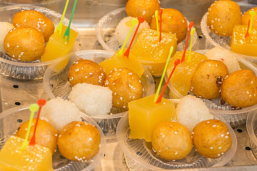 中国四川成都著名小吃糖油果子特写