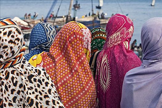 坦桑尼亚,桑给巴尔岛,石头城,早晨,女人,戴着,等待,买,鱼,独桅三角帆船,港口