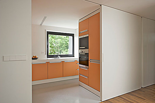 现代,厨房,橙色,白色,滑动门