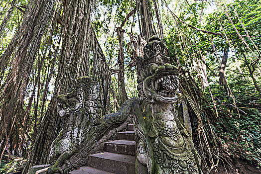 桥,龙,雕塑,神圣,猴子,树林,圣所,乌布,巴厘岛,印度尼西亚,亚洲