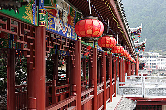 中国传统灯笼长廊