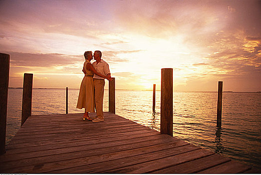 夫妻,跳舞,码头,日落