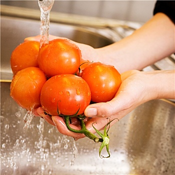洗,西红柿