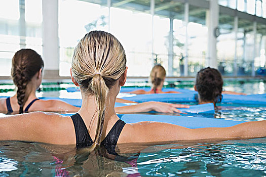 女性,健身课,水,有氧运动,泡沫
