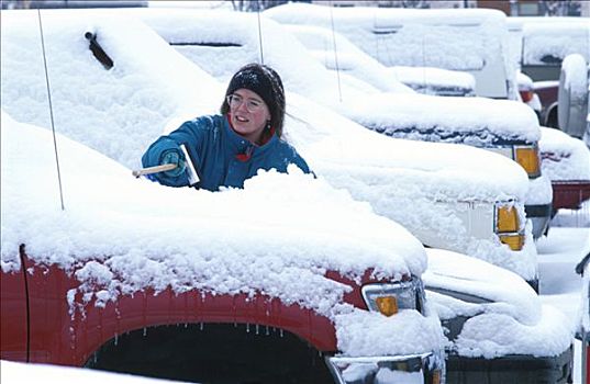 阿拉斯加,女人,擦,雪,暴风雪,停车场,冬天