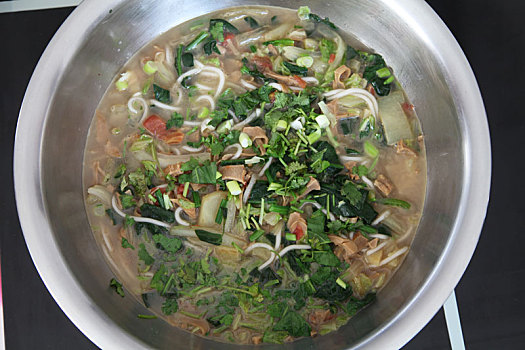 新疆美食,羊肉粉汤