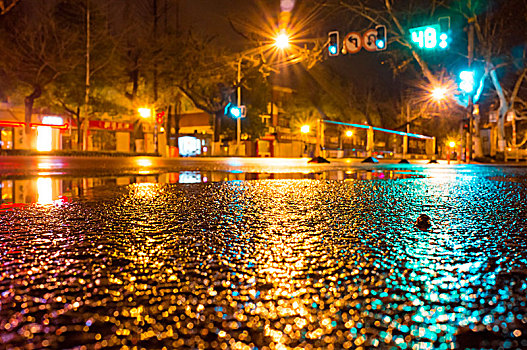 江苏,南京,街头,夜色,灯光,树影,影子,水,雨后,路面