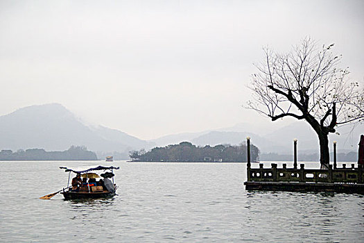 西湖冬雨