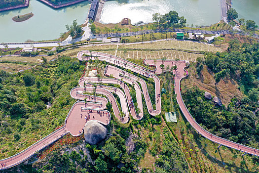 航拍广东珠海香山湖公园香山云道