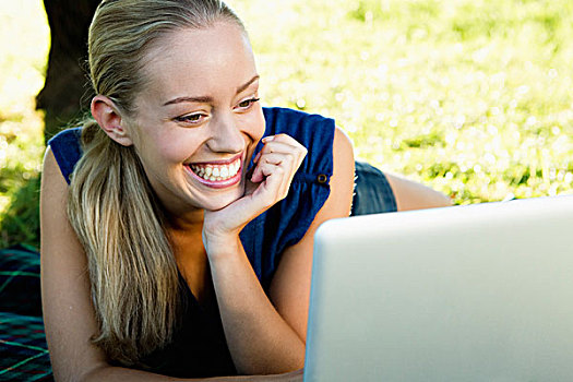 微笑,女人,笔记本电脑,户外