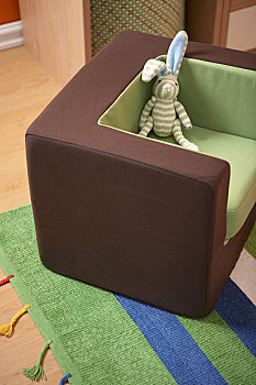 毛绒玩具,兔子,椅子