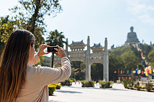 美女,游客,智能手机,照片,天坛大佛,寺院,大屿山,香港,中国