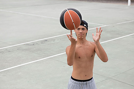 男性,青少年,篮球手,旋转,球,手指,篮球场