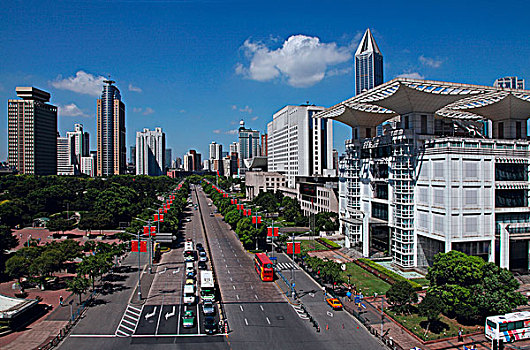 上海人民广场中的城市规划展示馆等现代建筑