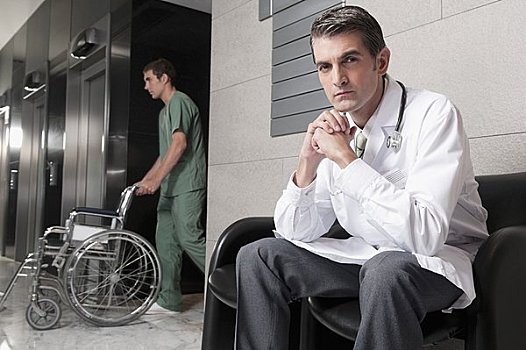 医生,坐,椅子,男护士,轮椅