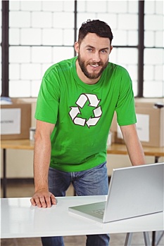 男人,头像,回收标志,t恤,工作,笔记本电脑
