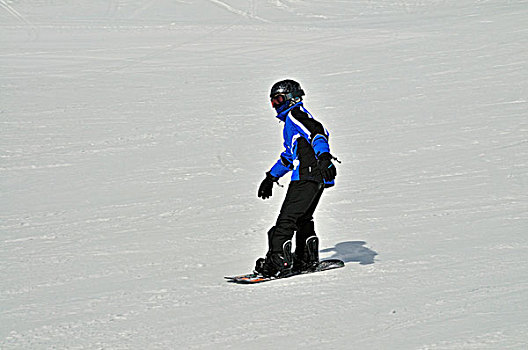 滑雪板玩家,11岁,山,奥伯斯多夫,阿尔卑斯山,上巴伐利亚,巴伐利亚,德国,欧洲