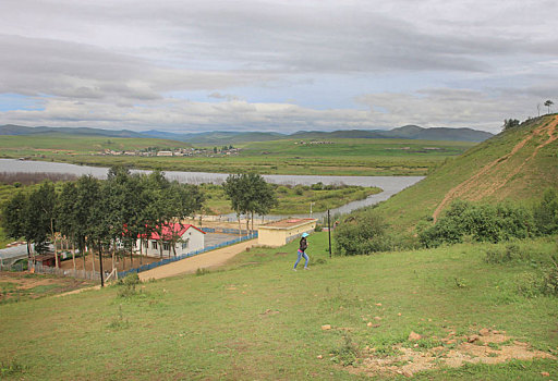 中国内蒙古呼伦贝尔额尔古纳河与室韦小镇景观