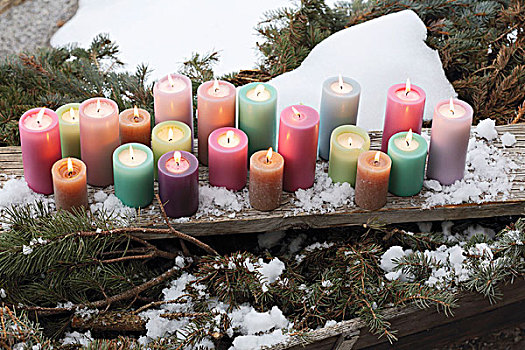 彩色,柱子,蜡烛,风化,木板,雪