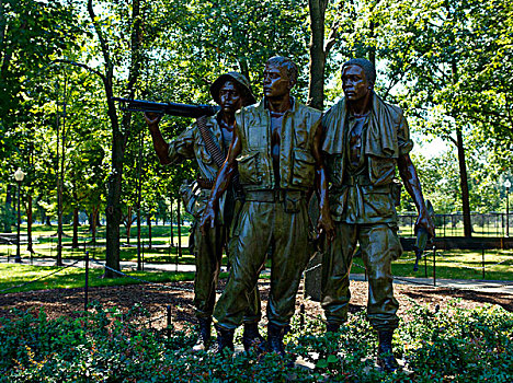 越南退伍军人纪念碑塑像