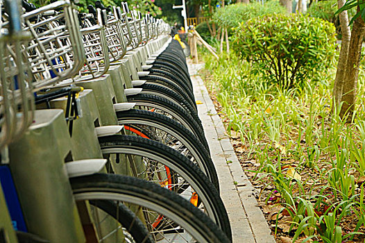 城市人行道公共自行车租赁设施
