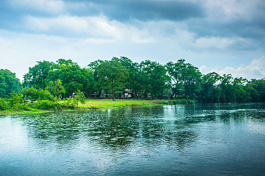 小河风光