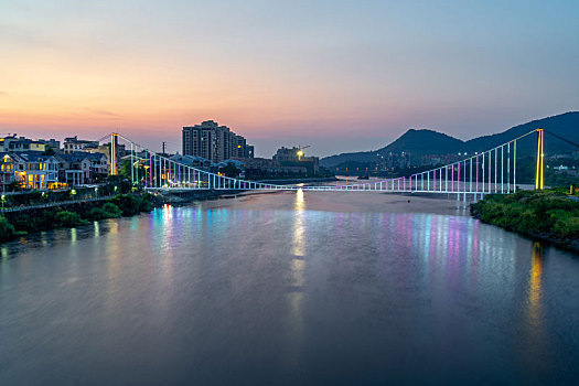 小东江景区所在地湖南省郴州市资兴市江滨夜景