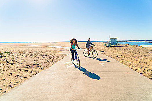 情侣,骑自行车,道路,海滩