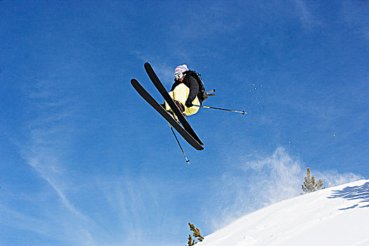 男性,滑雪,跳跃,半空,山