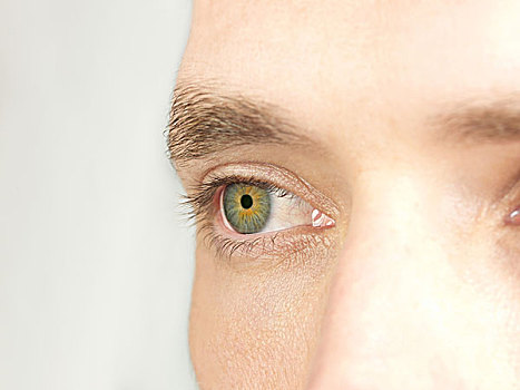 褐色眼睛