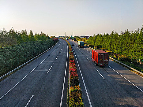 高空眺望高速路