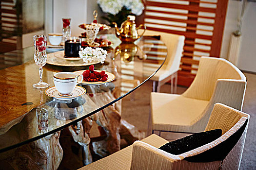 咖啡用具,点心,玻璃,香槟,玻璃桌,软垫,椅子