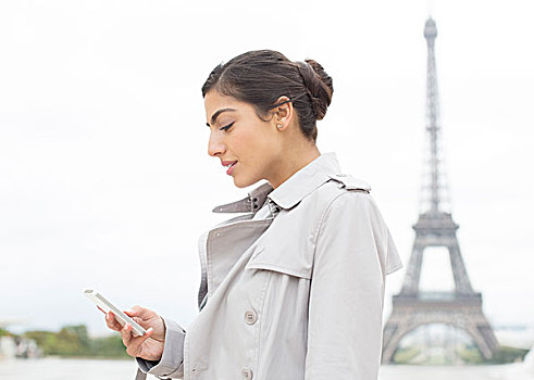 职业女性,手机,靠近,埃菲尔铁塔,巴黎,法国