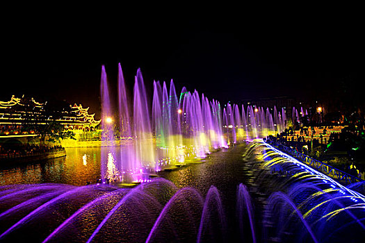 秀湖公园的喷泉介绍图片
