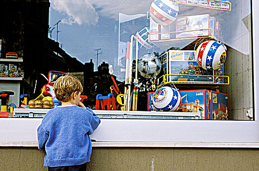 小男孩,看,玩具,窗,商店