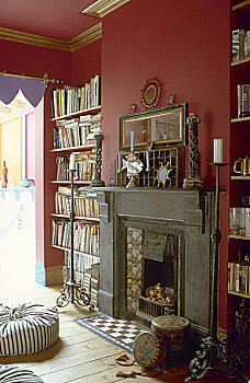 传统,红色,起居室,石头,壁炉,砖瓦,炉边,书本,架子