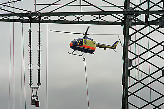 直升飞机,高压电塔,梅克伦堡前波莫瑞州,德国